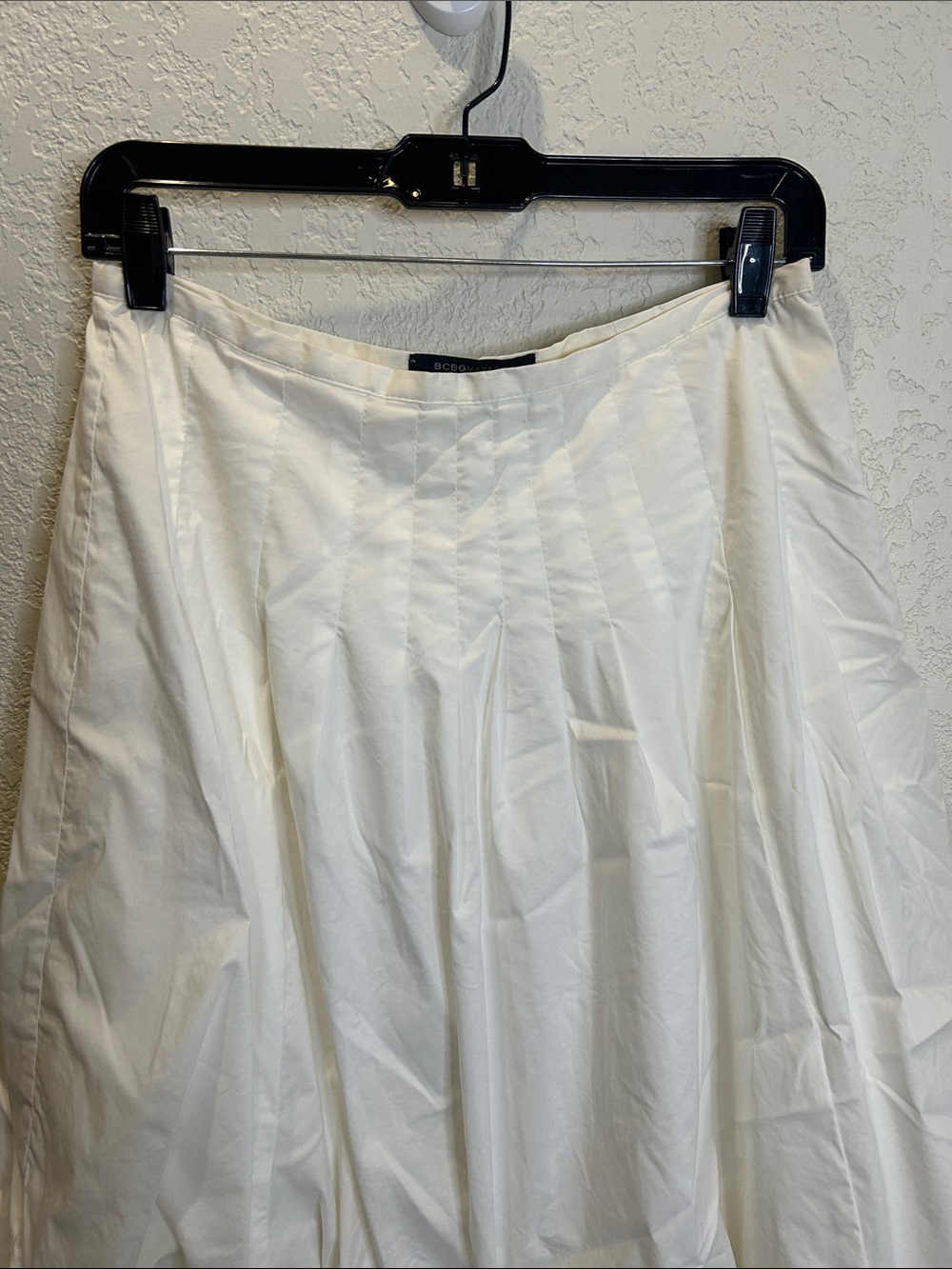 BCBGMaxAzria White Bubble Skirt with Pleated Panels - Picture 4 of 4